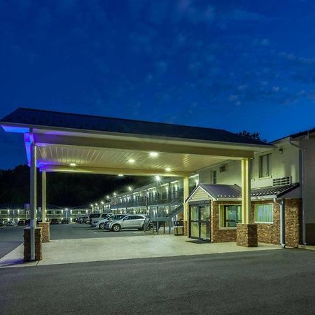 Days Inn By Wyndham Charles Town Extérieur photo