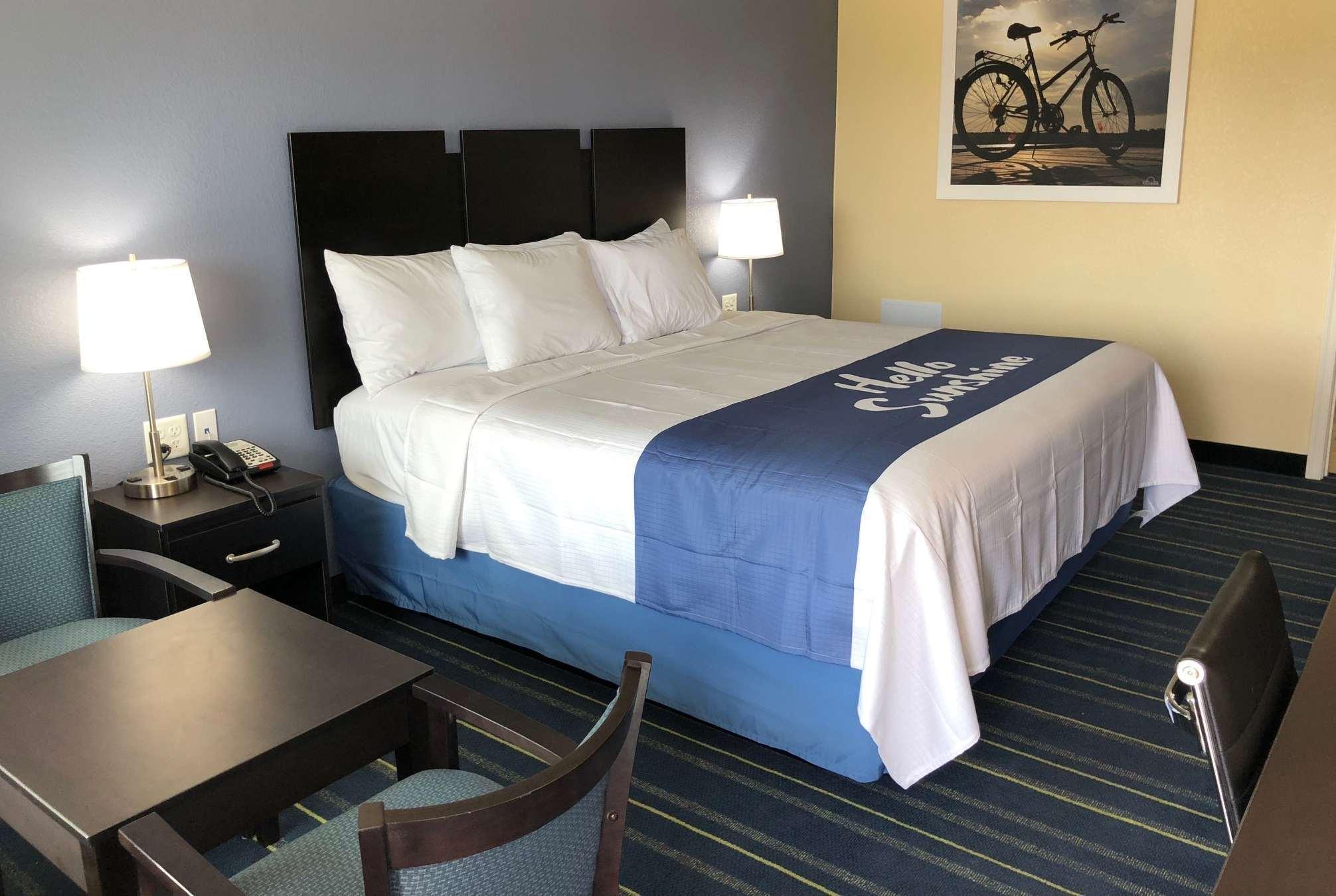 Days Inn By Wyndham Charles Town Extérieur photo