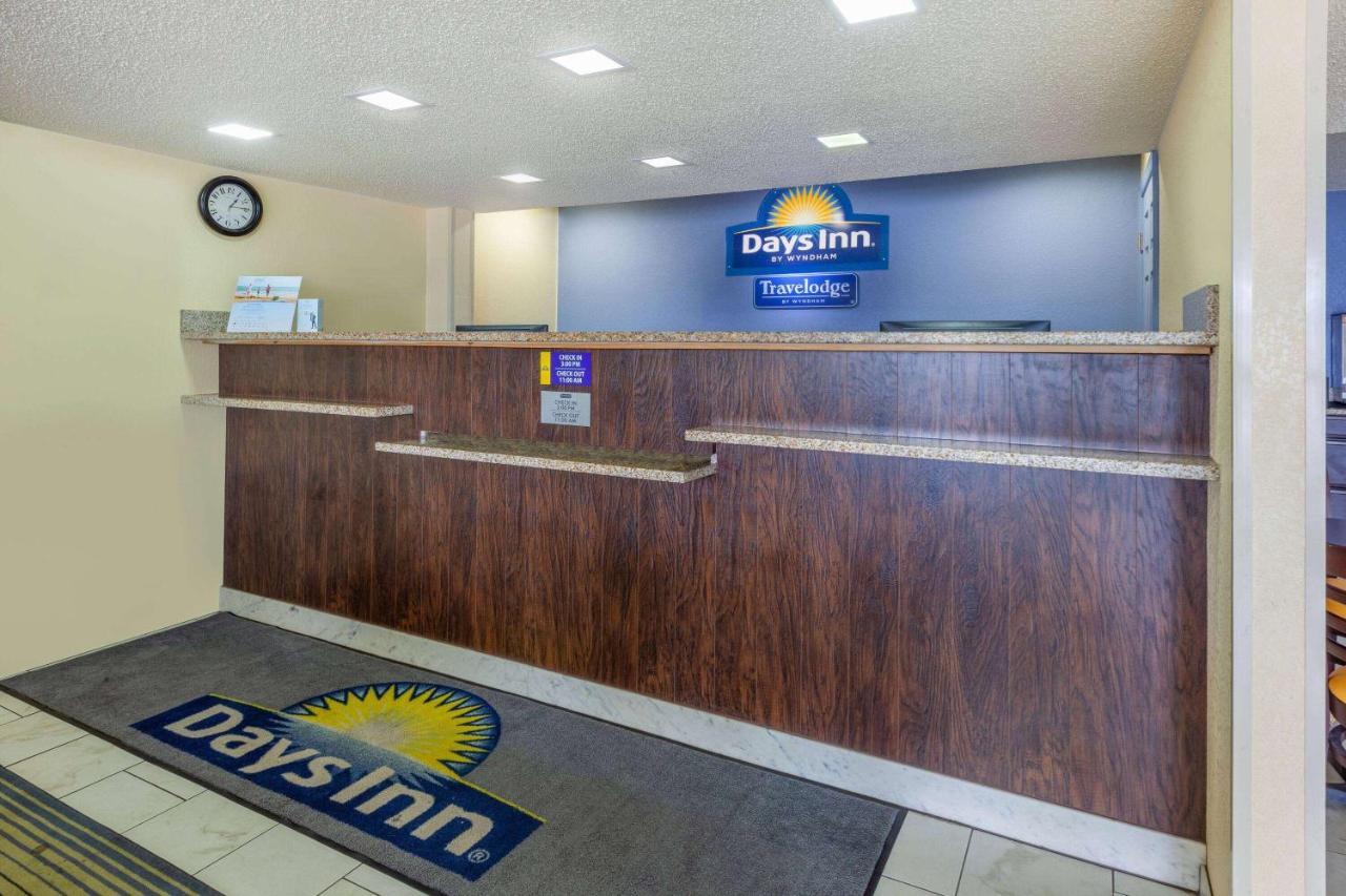 Days Inn By Wyndham Charles Town Extérieur photo