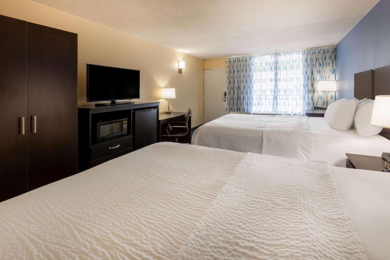 Days Inn By Wyndham Charles Town Extérieur photo