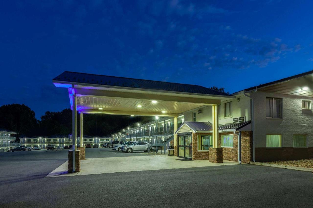 Days Inn By Wyndham Charles Town Extérieur photo