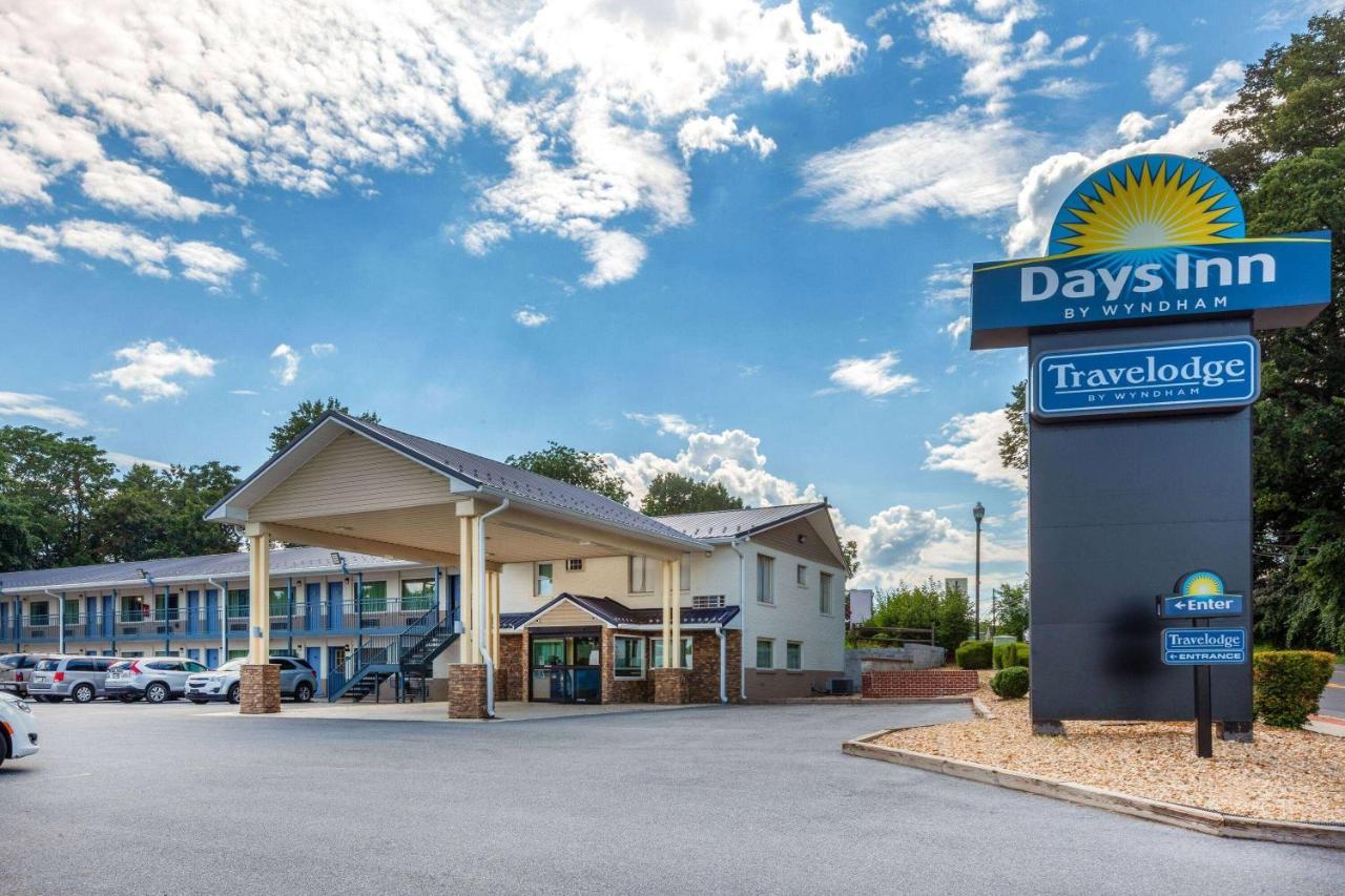 Days Inn By Wyndham Charles Town Extérieur photo