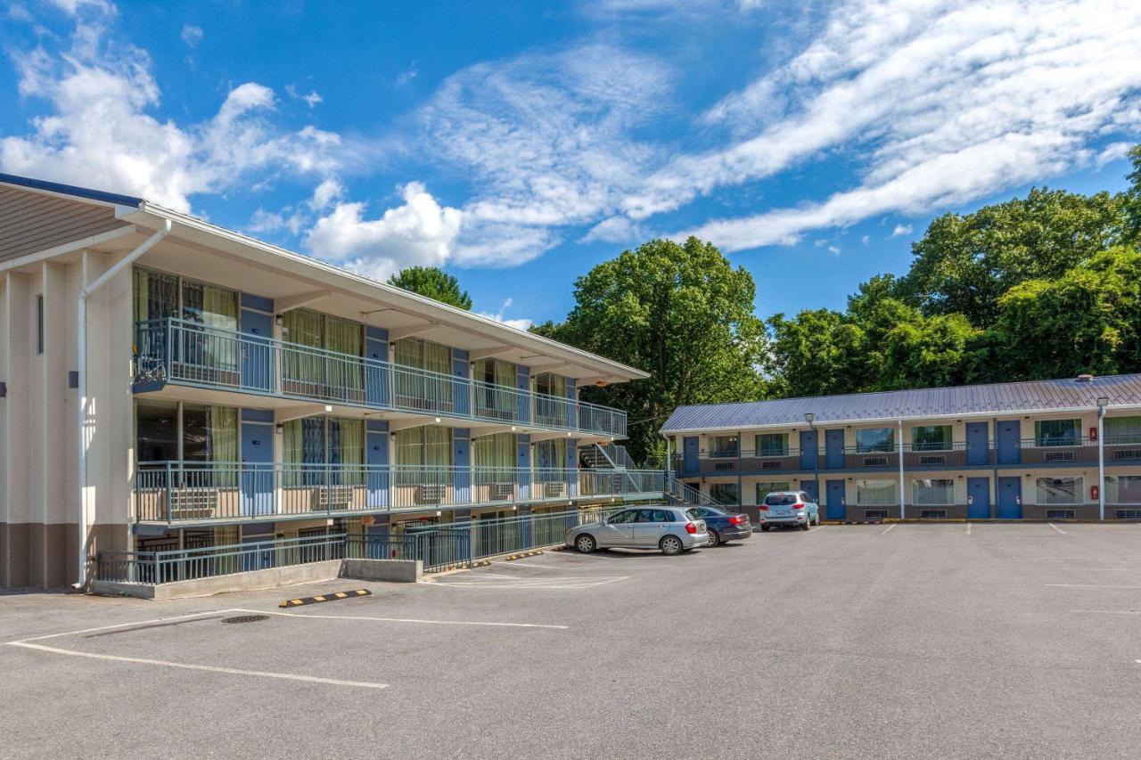 Days Inn By Wyndham Charles Town Extérieur photo